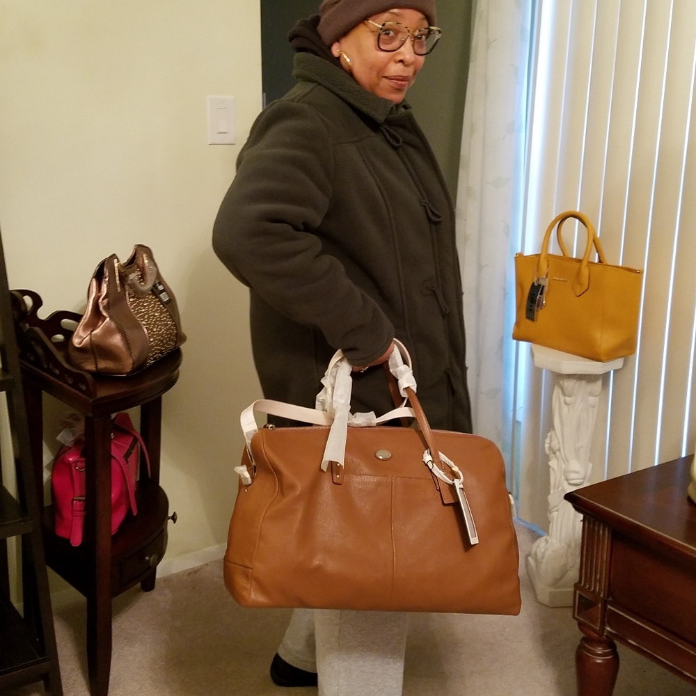 Handbags - Picture 2 of 5